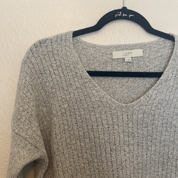 Ann Taylor LOFT - Gray Sweater - Size Small - Picture 2 of 6